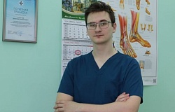 <b>НАШИ</b>. Врач-хирург Дмитрий Хлыстов
