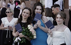 В добрый путь, <b>выпускники ГомГМУ</b>!