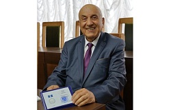 По заслугам и честь! Нагрудный знак ГомГМУ "За заслугi" вручен Л.И.Друяну