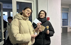 Весеннее настроение от профкома студентов и студенческого совета, или как студенты поздравляли девушек с 8 Марта