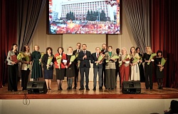 <b>Поздравление ректора</b> профессора И.О.Стомы с Днём учителя