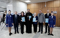 Искусство, которое слышит каждый: в ГомГМУ открылась инклюзивная <b>выставка</b> «Краски говорят»