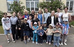 Согреем ладошки, разбудим сердца: поздравление воспитанников социально-педагогического центра с Днём защиты детей